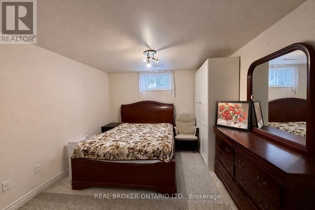 Photo - 1602 Coram Crescent