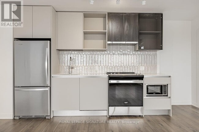 Photo - 395 Dundas St W Unit 429