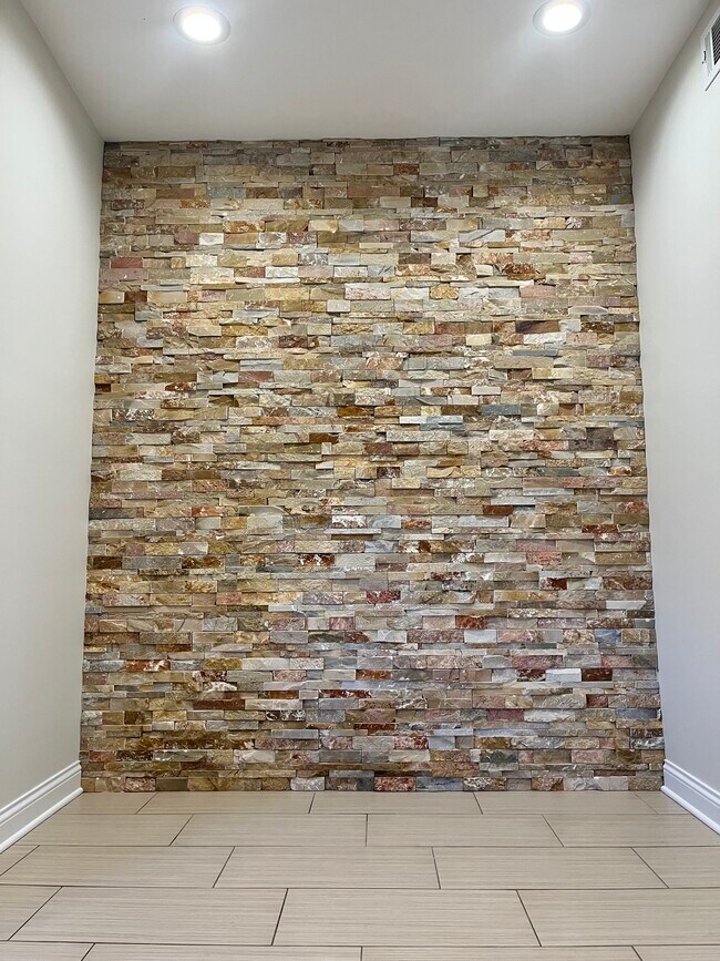 Photo - 3145 N Lamon Ave Unit 1