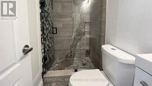 Photo - 18 Boulding Dr