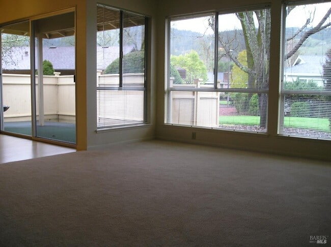 Photo - 404 Meadowgreen Dr