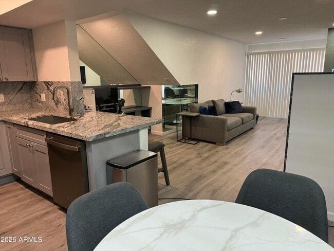 Building Photo - 1820 E Morten Ave Unit 106