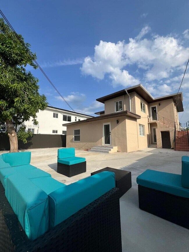 945 79th Terrace Unidad 101