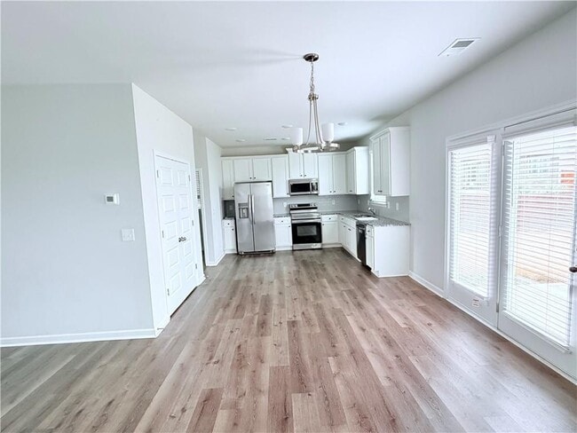 Photo - 409 McGinnis Cir