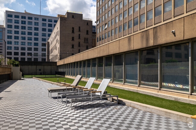 Courtyard with Grilling