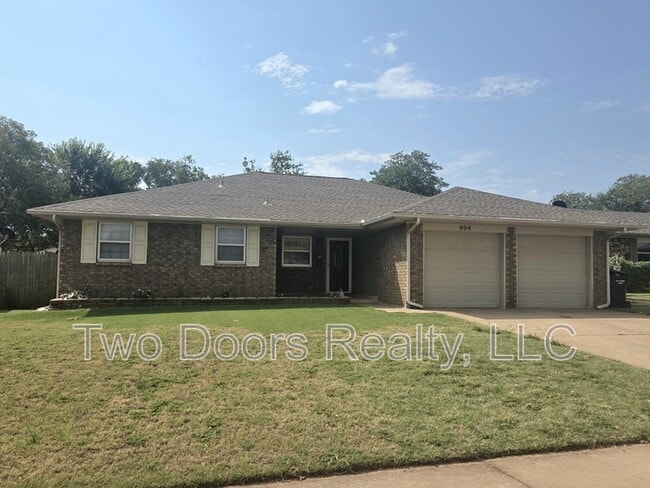 Photo - 904 E Hills Dr