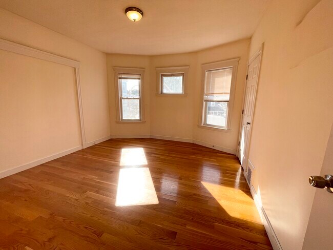 Photo - 19 Eastman St