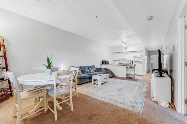 Photo - 332 Bent Tree Court