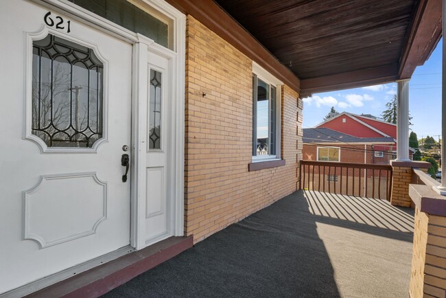 Photo - 5 bed 1 bath - newly updated, tons of space, central air, off street parking, laundry