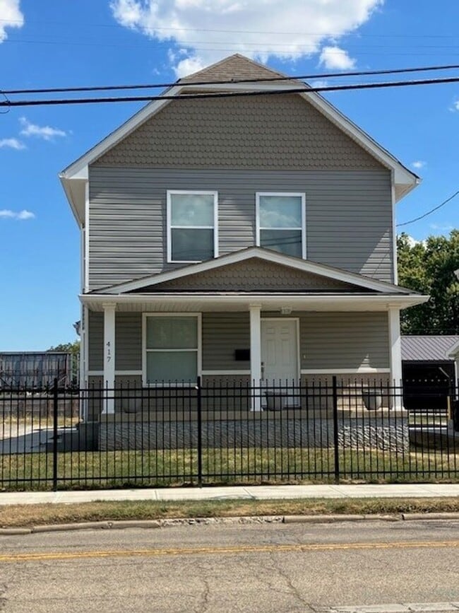 Building Photo - Beautifully Renovated House