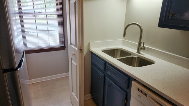 Photo - 114 Elizabeth Darby Ln