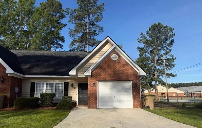 Building Photo - 3 Bed 2.5 Bath Single-Family Townhouse