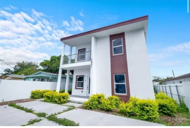 Photo - 1831 NW 67th St Unidad 1