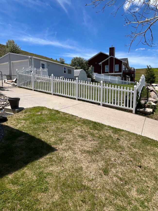 Photo - 2100 Poplar Dr