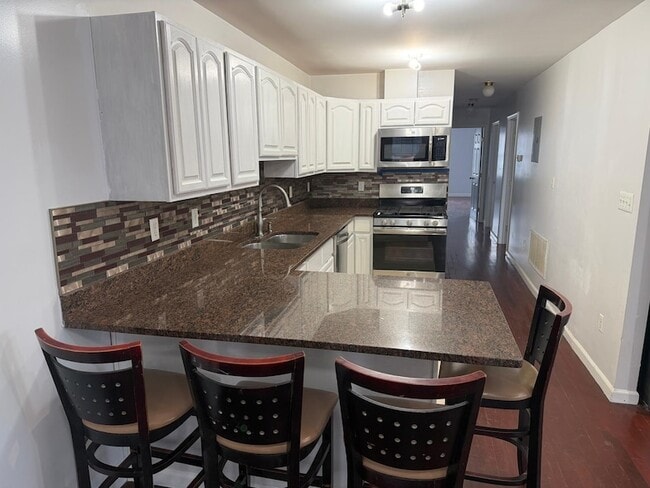 Photo - 183 Hutton St