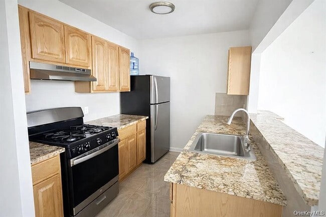 Building Photo - 296 Mill St Unit 3