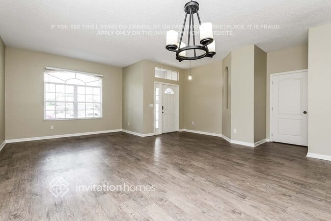 Photo - 537 Hampshire Ln
