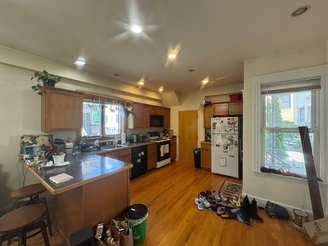 Building Photo - 54 College Ave Unit 1 Rental