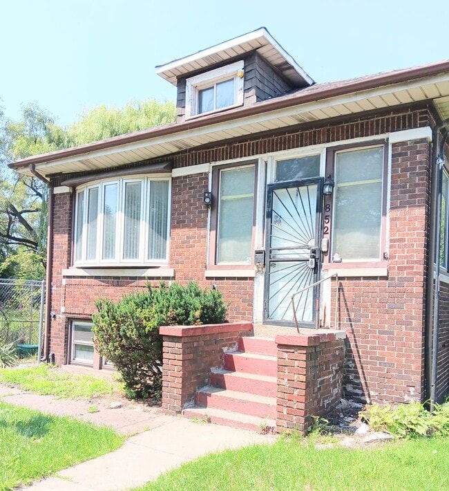 Building Photo - Spacious Showstopper Rental