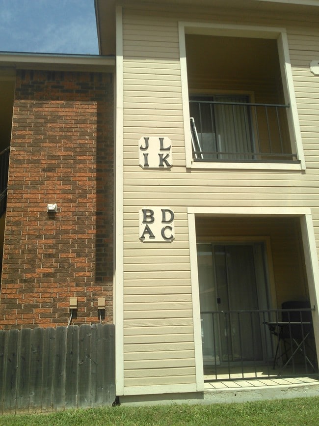Building Photo - 1617 N Main St Rental
