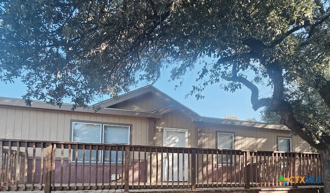 Building Photo - 1065 Tamarack Dr Rental