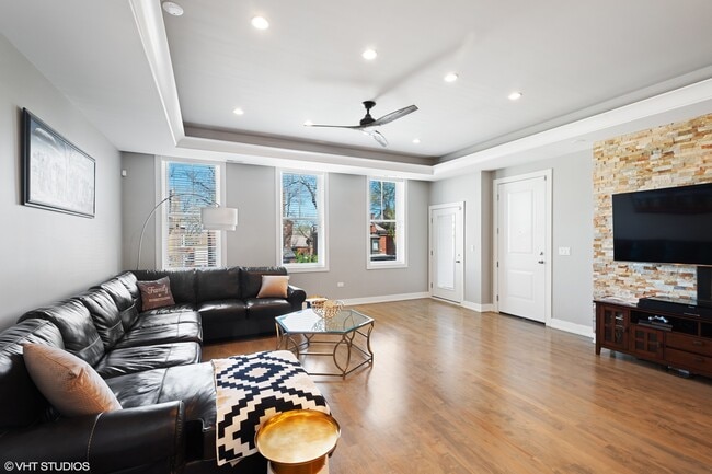 Photo - 441 E Oakwood Blvd