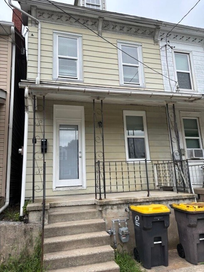 Photo - 22 S Elm St