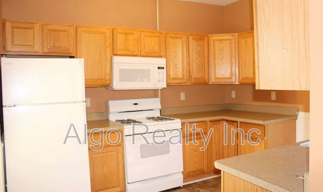 Building Photo - 861 Marion St