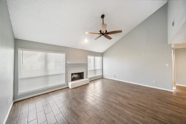 Photo - 20309 Sunny Shores Dr Unidad C