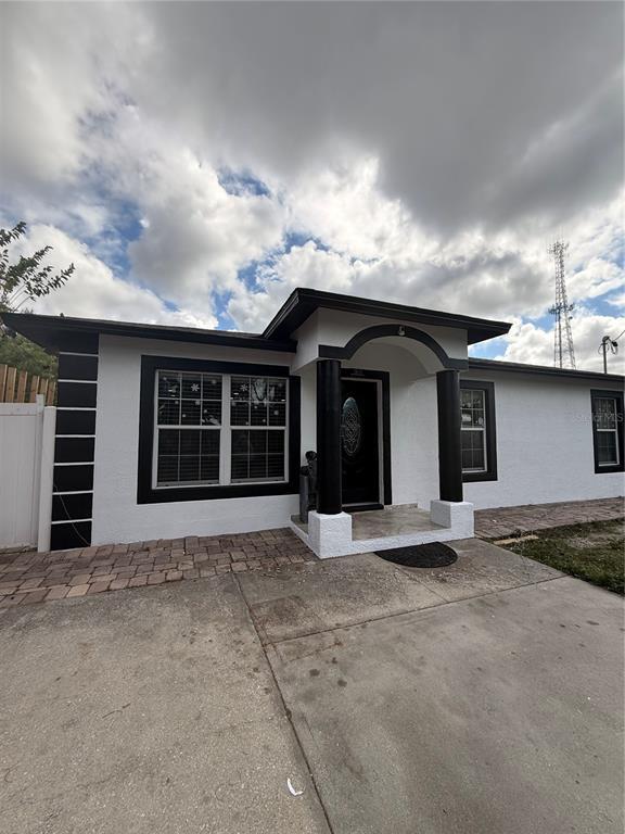 Building Photo - 1305 E Louise Ave