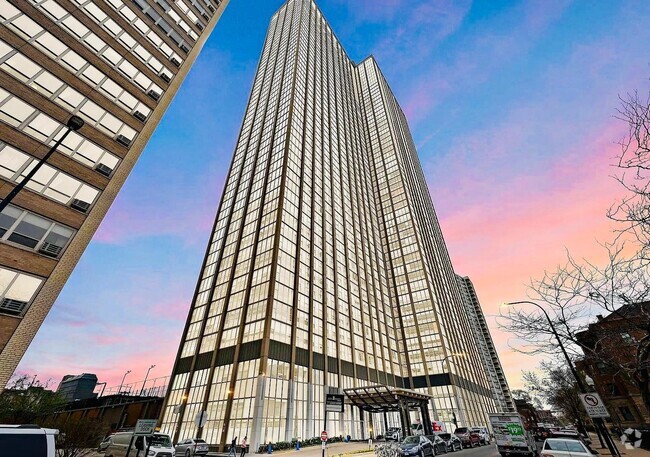 Building Photo - 655 W Irving Park Rd Unit 306 Rental
