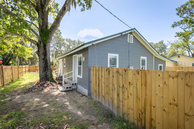 Photo - 260 Vernis Ave