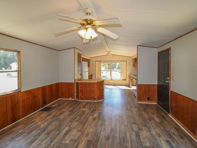 Photo - Updated 2BR/1BA Trailer in Muscle Shoals –...