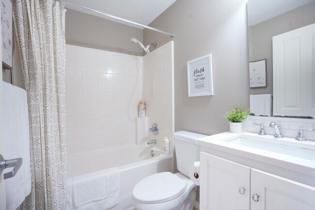 Photo - 115 N 46th St