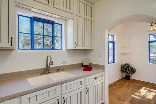 Photo - Pre-Lease August 2026 Adorable UofA Bungalow Updated Kitchen, A/C, Covered Patio, 4 Blocks from...