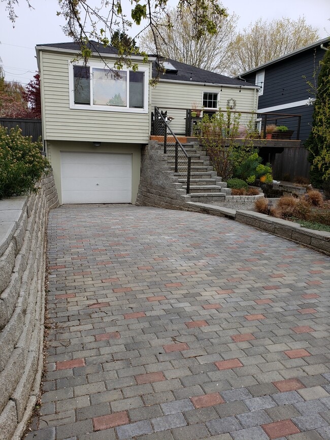 primary access to driveway and garage - 2811 NW 58th St Unit Lower