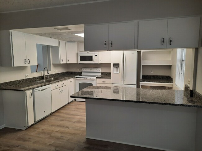 Photo - 2401 53rd Ave W