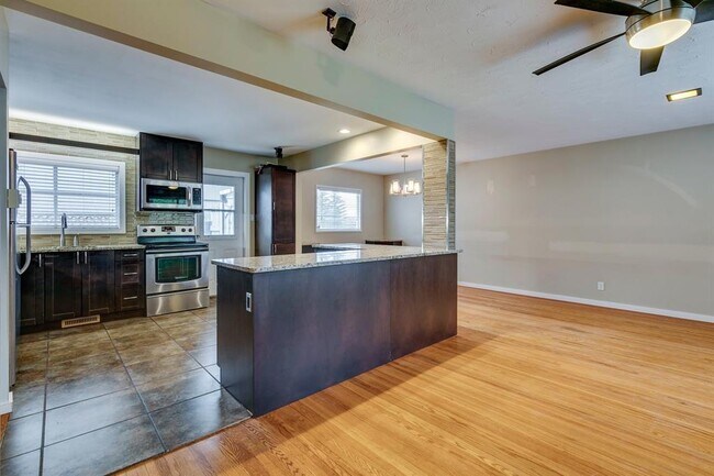 Photo - 4602 Forman Crescent SE