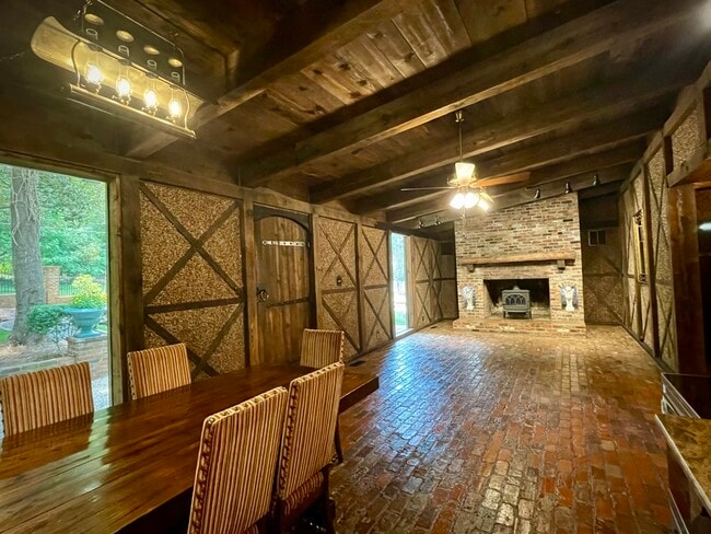 Photo - 3908 Waterton Rd