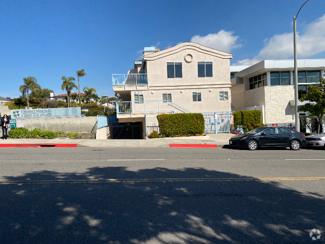 Building Photo - 861 Manhattan Beach Blvd Unit 2 Rental