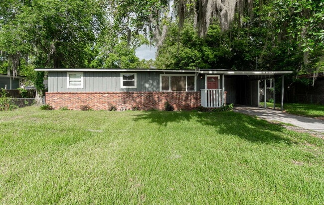 "Cozy 3-Bedroom Gem with a Gated Private B... - "Cozy 3-Bedroom Gem with a Gated Private B... Apartment