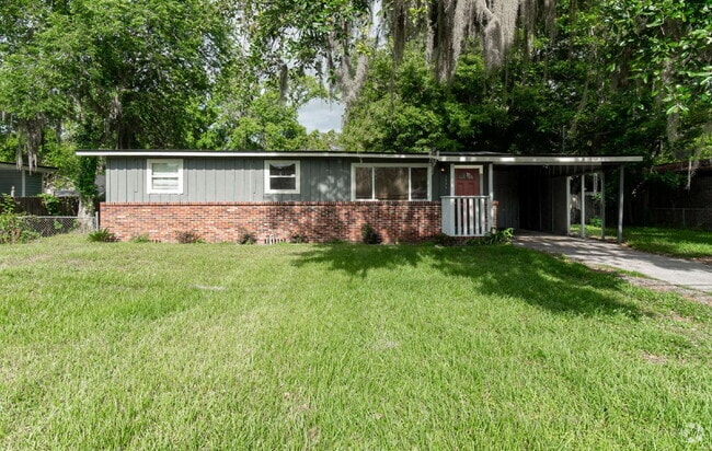 Building Photo - "Cozy 3-Bedroom Gem with a Gated Private B... Rental
