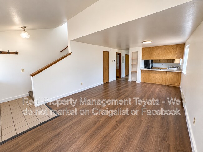 Photo - 2915 Moore St