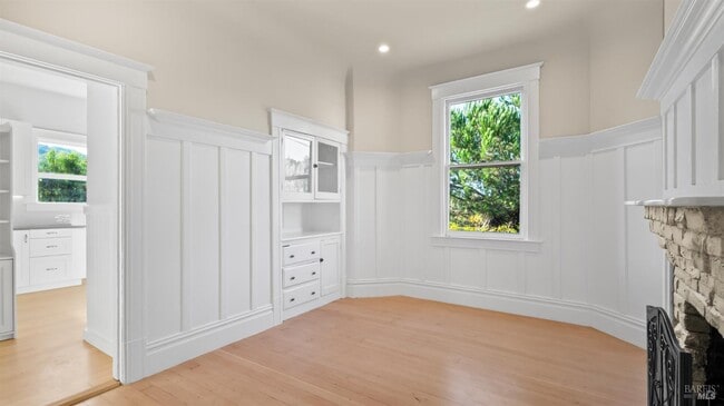 Photo - 713 Sir Francis Drake Blvd Unit B