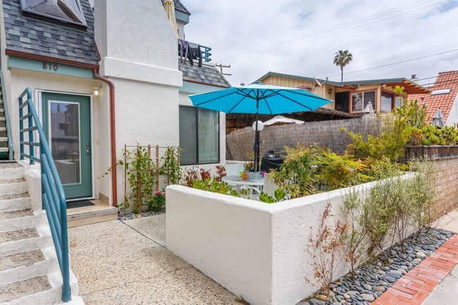 Photo - 810 Liverpool Ct