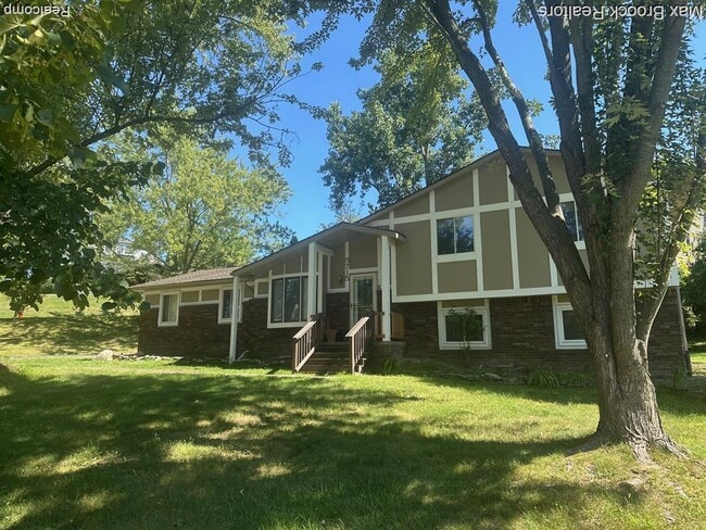 Photo - 5715 Sunnycrest Dr