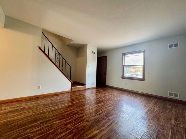 Photo - 804-810 Powell Ave Unit 806