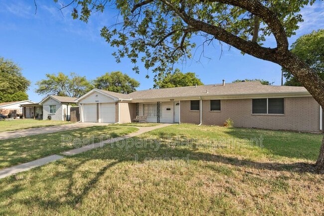 Photo - 7009 Corona Dr