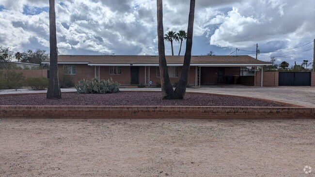Building Photo - 3 Bedrooms and 2 Bath Rental