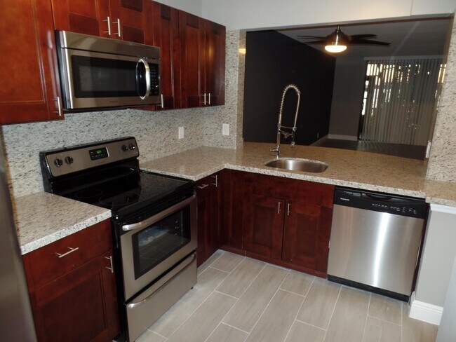 Photo - 109 Lake Emerald Dr